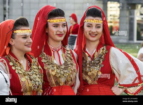 albanaise femme|Women in Albania